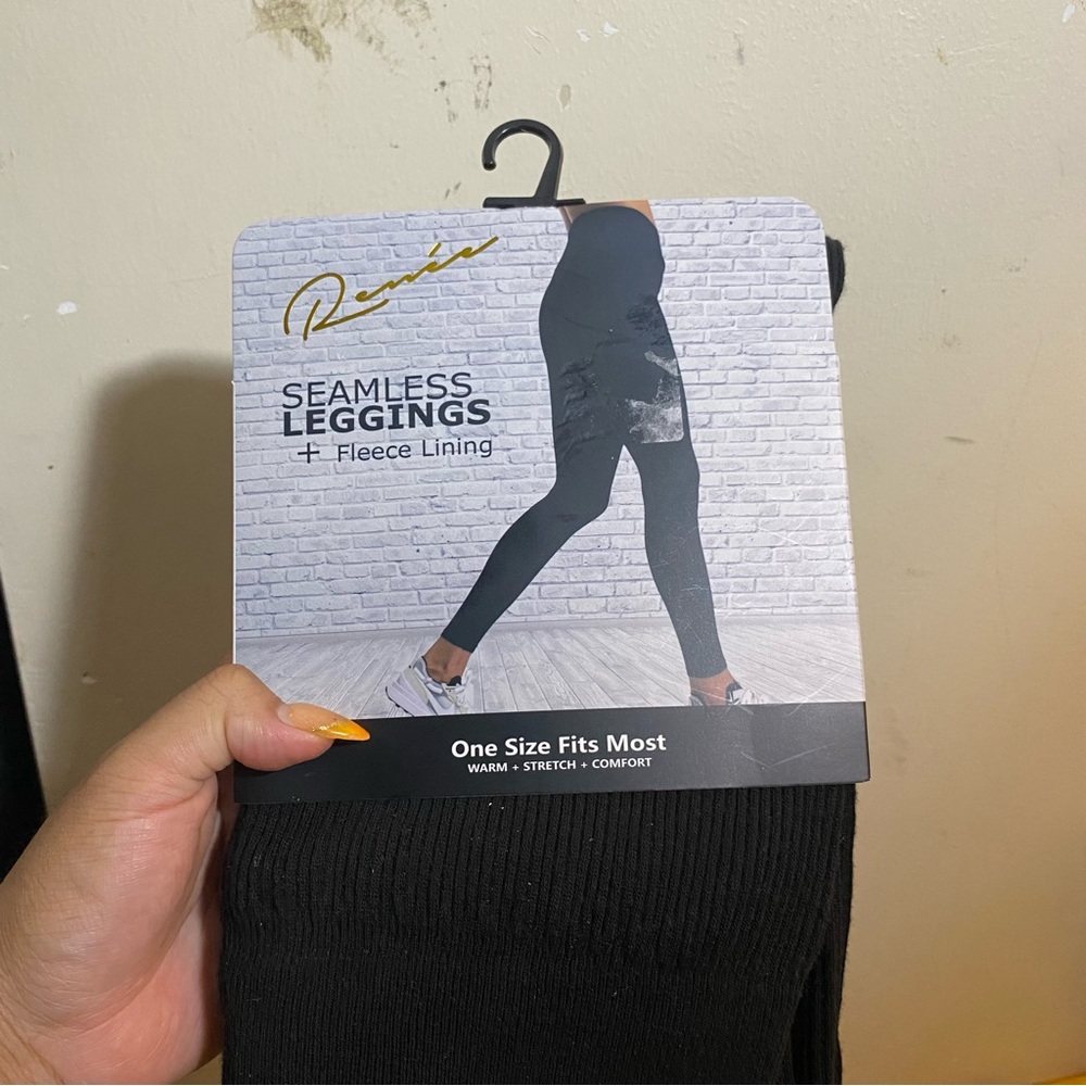Seamless Black Fleece-Lined Leggings - One Size